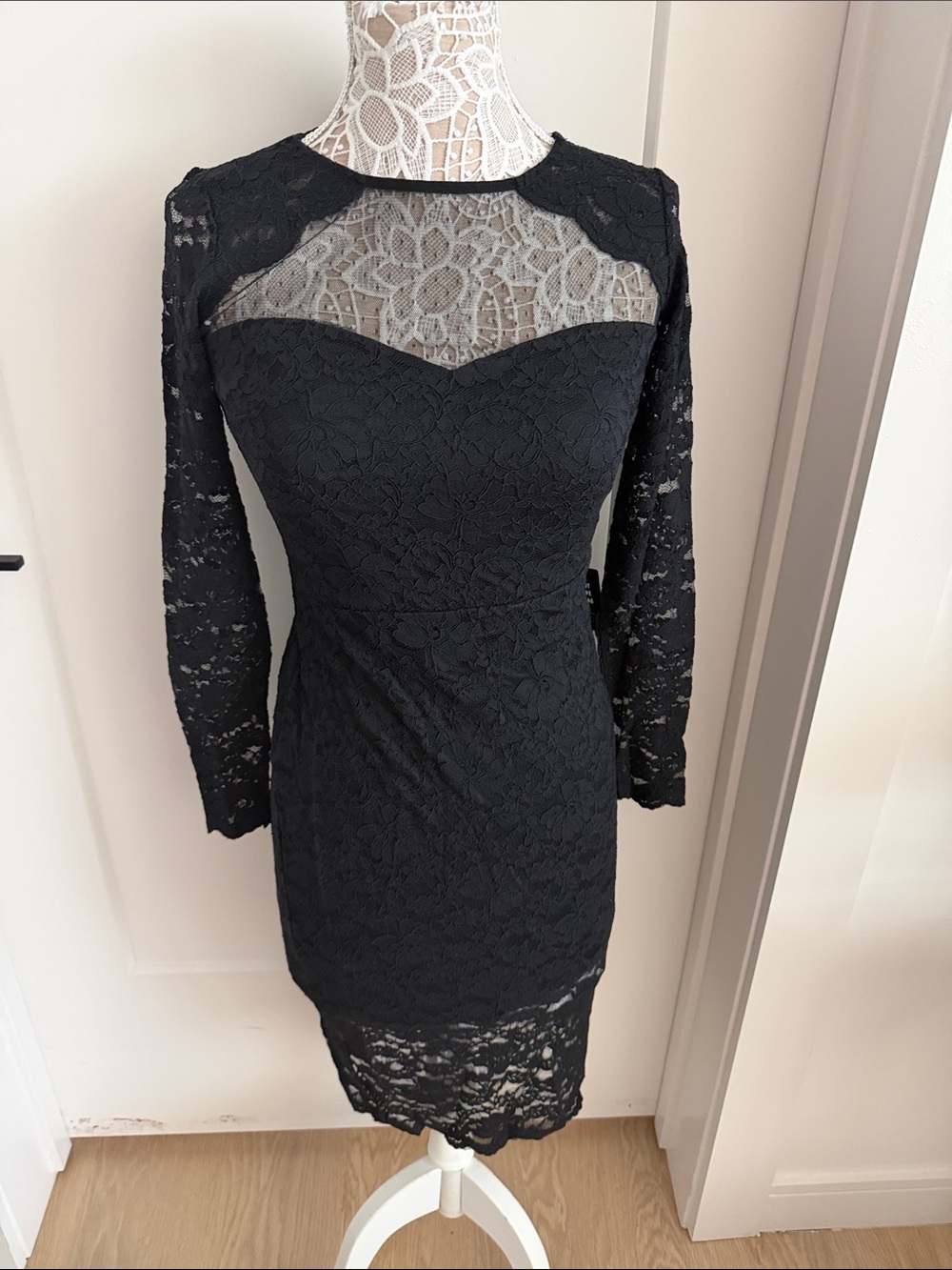 Express Black Lace Long-Sleeve Sheath Dress
